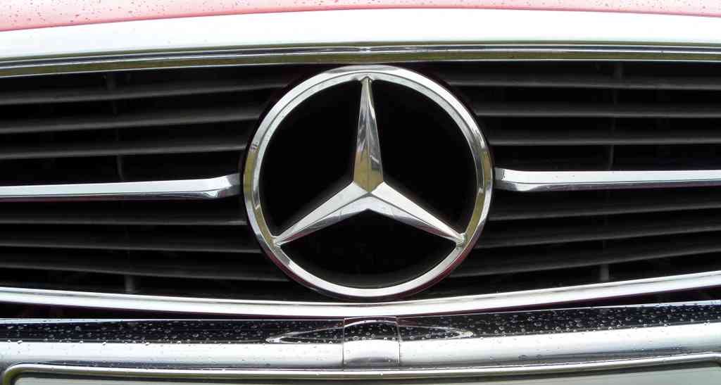 Mercedes  Bonnet 2391 Grille A4 Photo Print