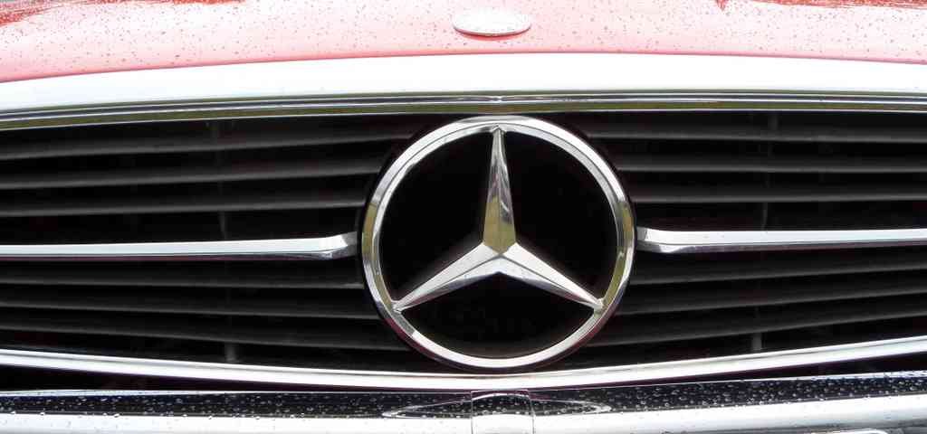 Mercedes  Bonnet 2392 Grille A4 Photo Print
