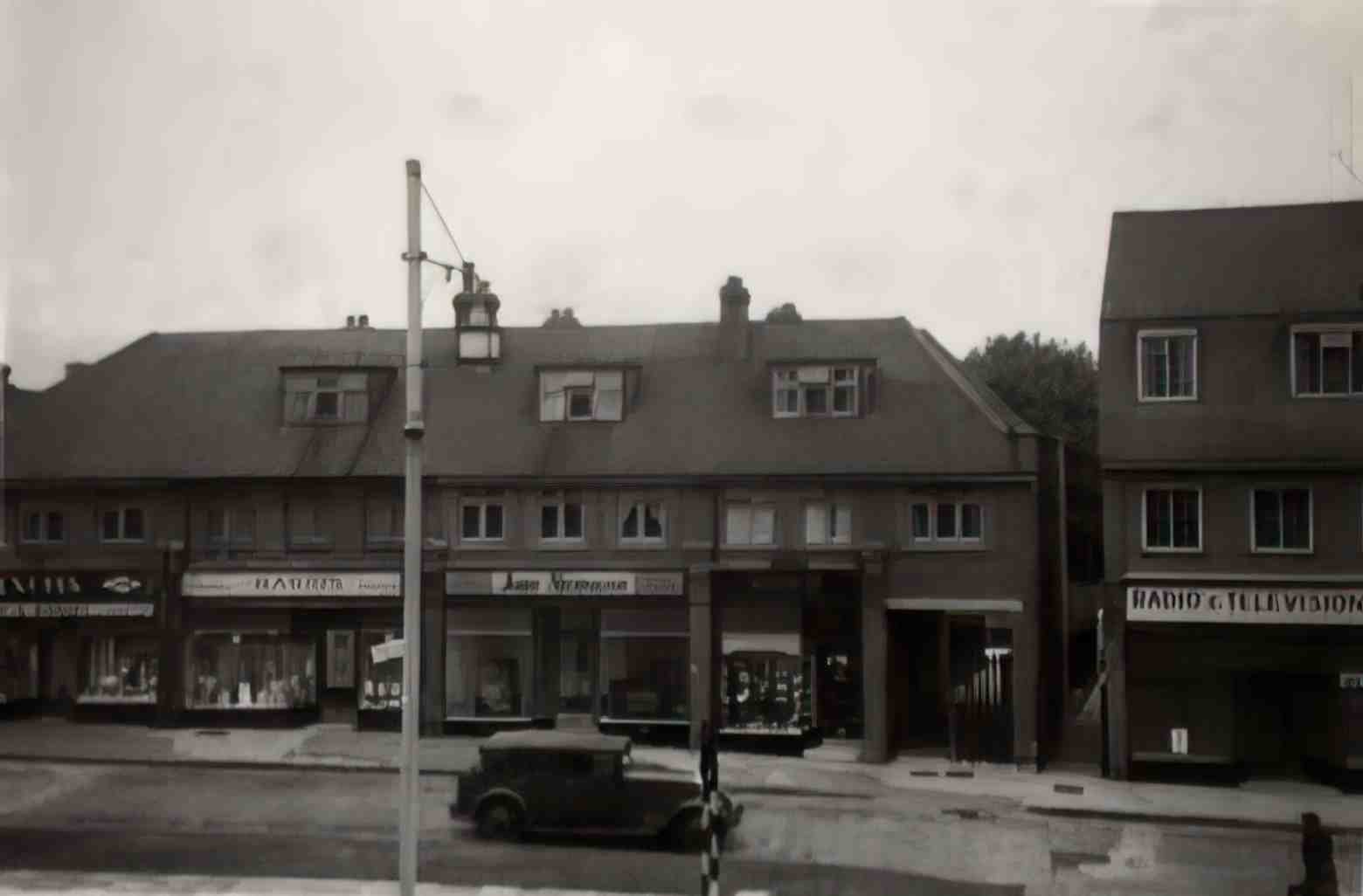 Middlesex Ealing Gunnersbury Avenue Park Parade II Vintage A4 Photo Print