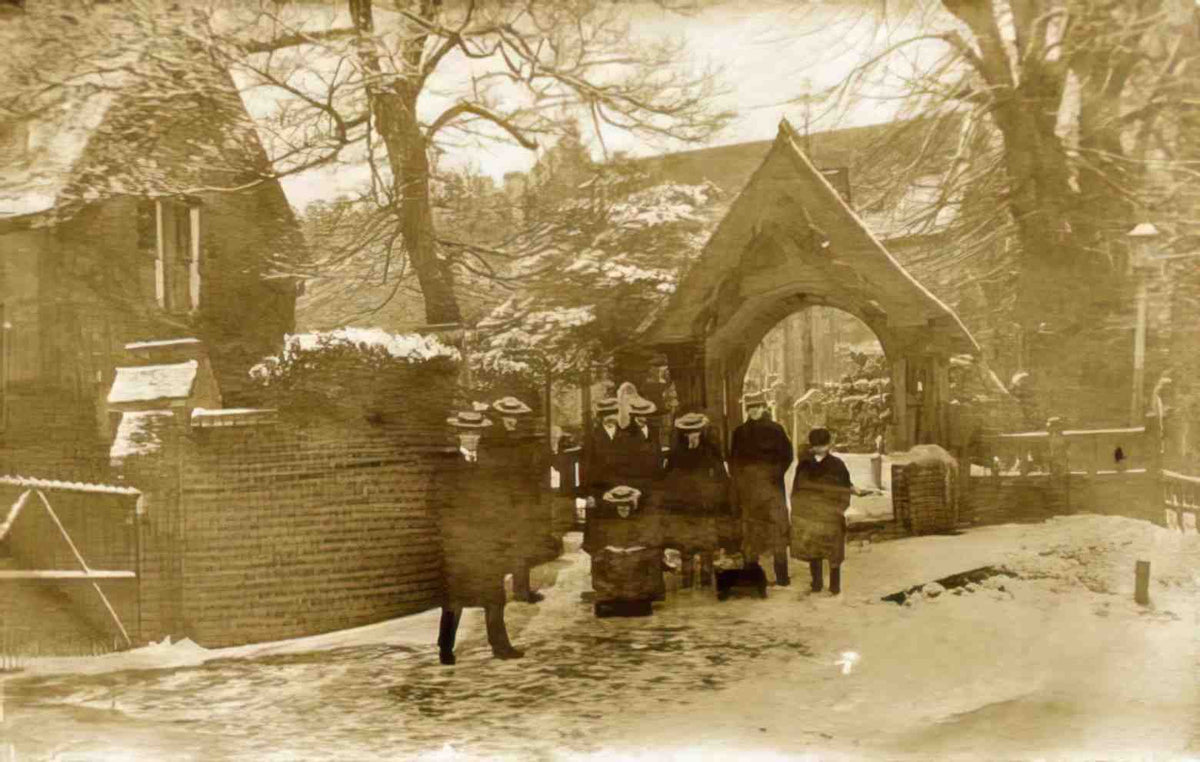 Middlesex Harrow Church Winter Tobogganists Vintage A4 Photo Print
