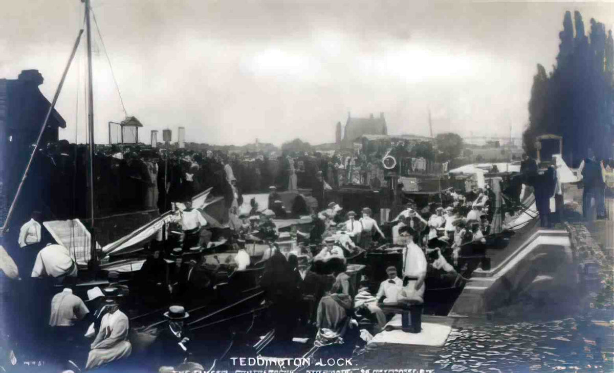 Middlesex Teddington Teddington Lock (very crowded) Vintage A4 Photo Print