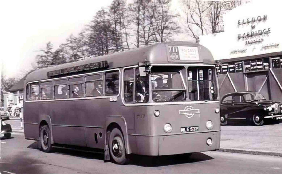 Middlesex Uxbridge Single Decker Bus outside Elsdon of Uxbridge 1950s Vintage A4 Photo Print
