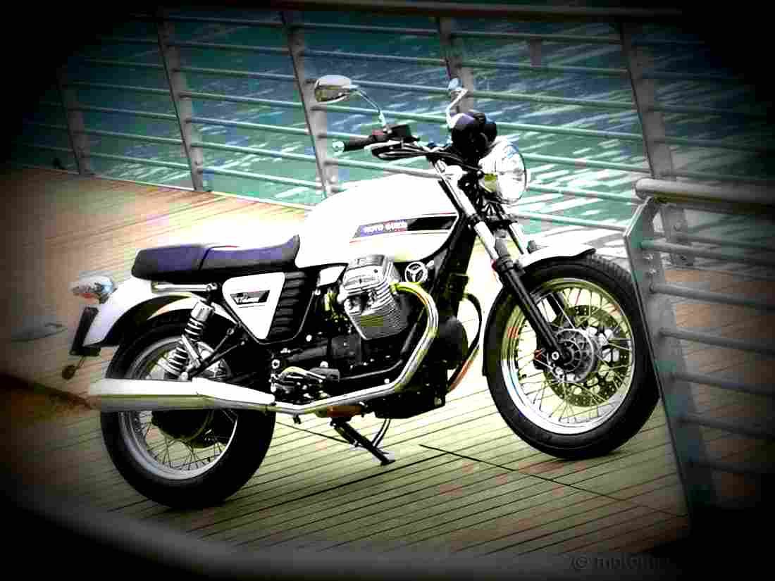 Moto Guzzi V7 750cc 5 motorbike A4 Photo Print