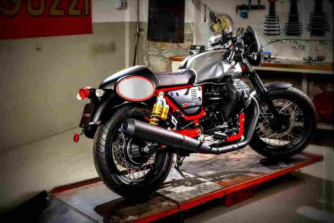 Moto Guzzi V7 III Racer 2018 4 motorbike A4 Photo Print