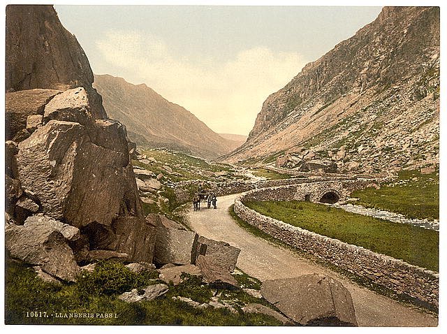 Pass I Llanberis Vintage A4 Photo Print