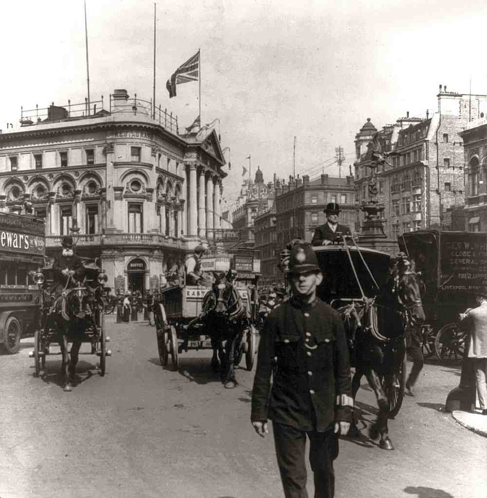 Piccadilly Circus 1895 Vintage A4 Photo Print