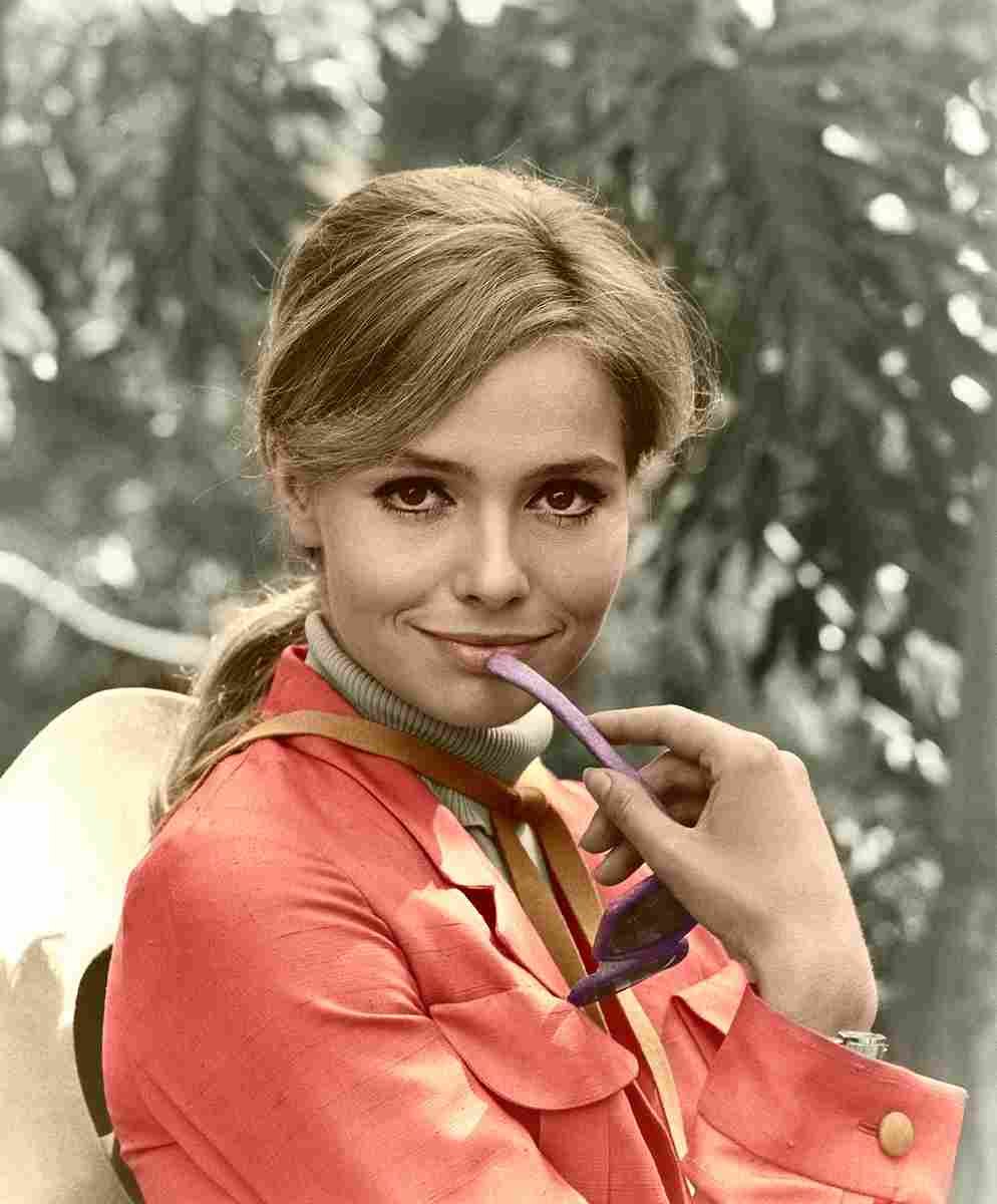 Renzi Eva Pink Jungle The 5C film star poster A4 Photo Print