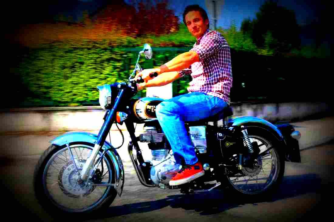 Royal Enfield Classic Chrome Classic Chrome 3 motorbike A4 Photo Print