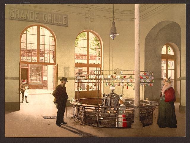 Source de la Grande Grille Vichy Vintage A4 Photo Print