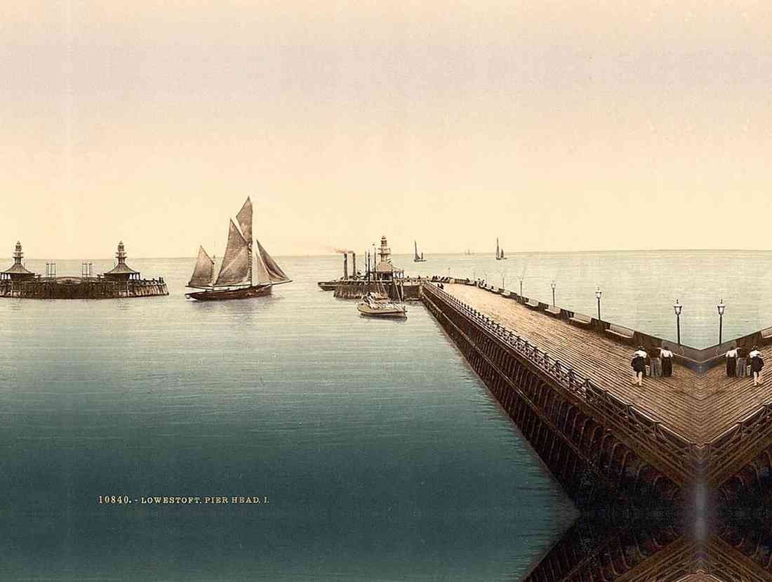 Suffolk Lowestoft Pier Head vintage old A4 Photo Print