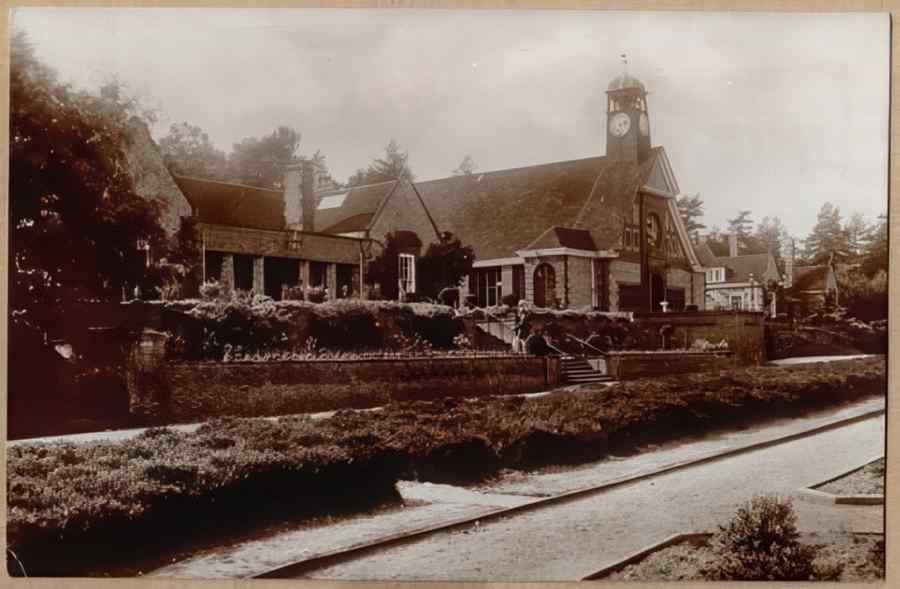 Surrey England13682 Vintage A4 Photo Print