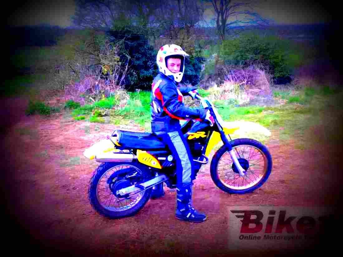 Suzuki DR 125 S 1982 3 motorbike A4 Photo Print