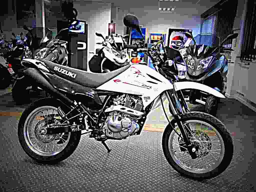 Suzuki DR 125 SE 2001 5 motorbike A4 Photo Print