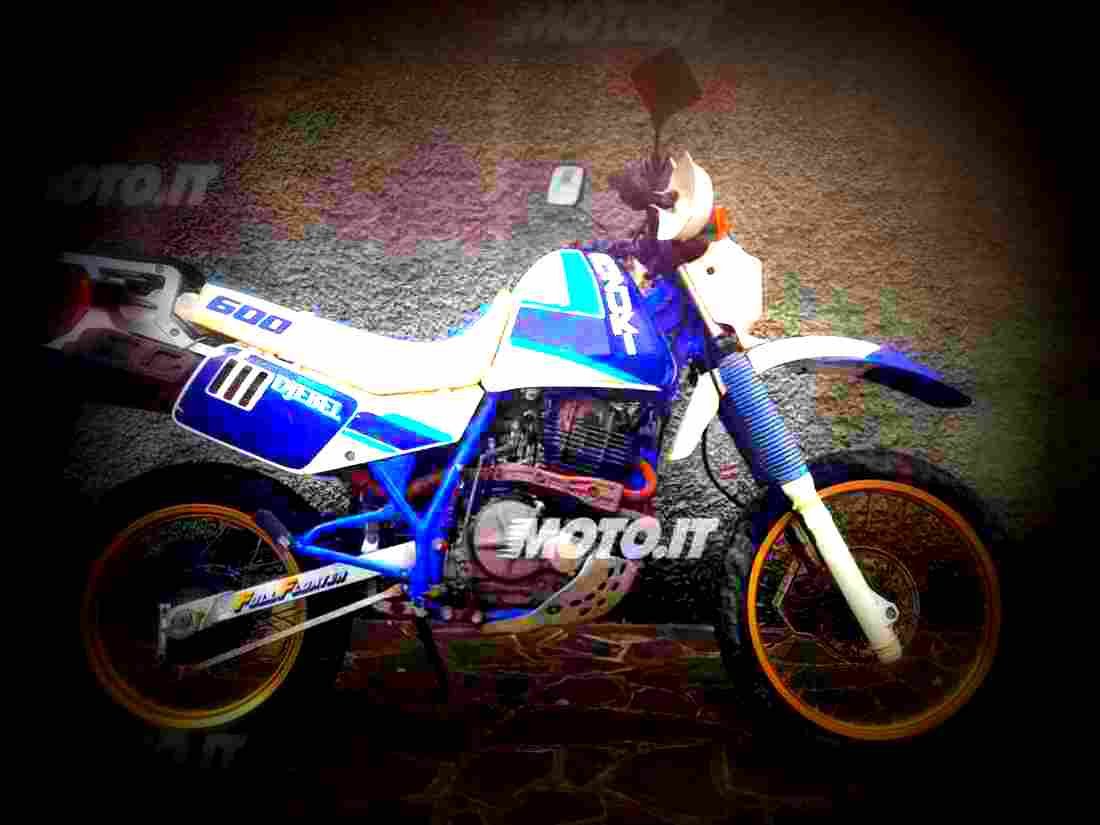 Suzuki DR 600 S 1985 3 motorbike A4 Photo Print