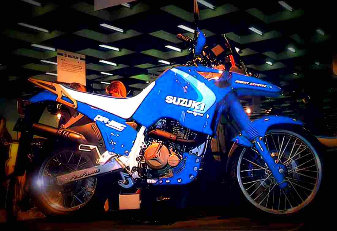 Suzuki DR Big 750 S 1989 3 motorbike A4 Photo Print