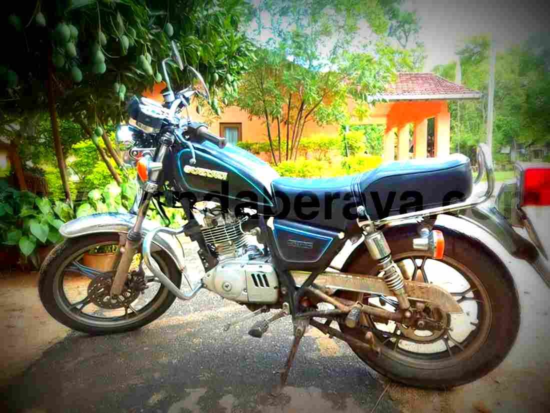 Suzuki GN 125 1997 3 motorbike A4 Photo Print