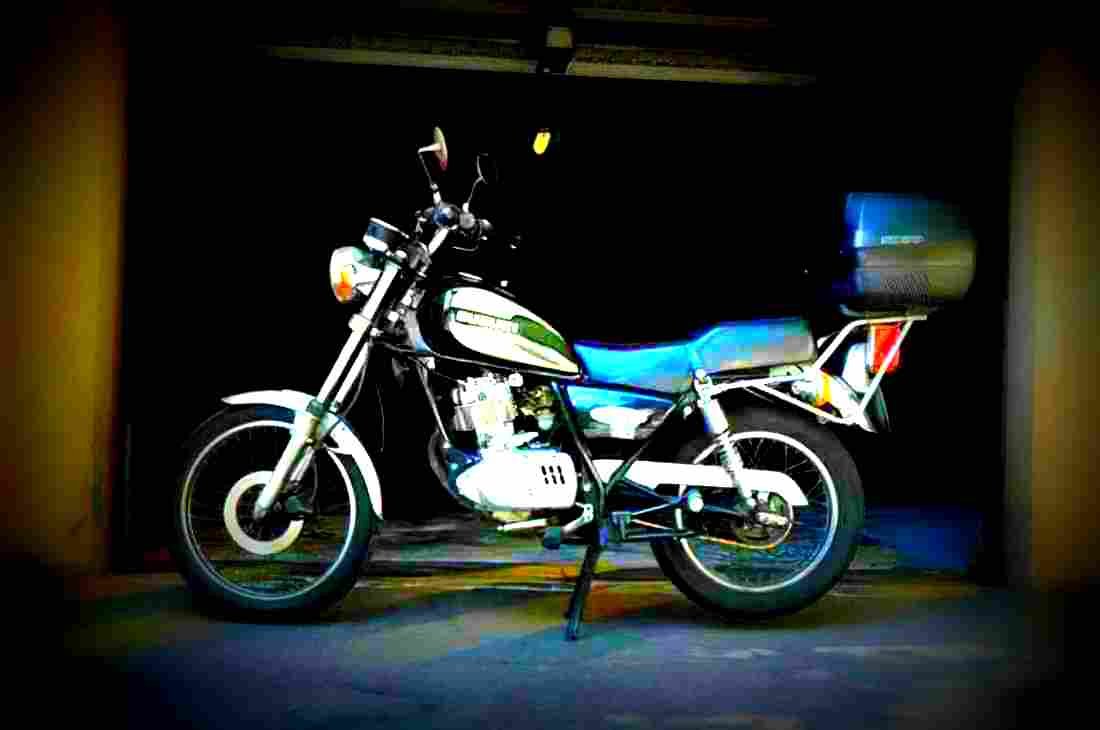 Suzuki GN 125 1998 6 motorbike A4 Photo Print