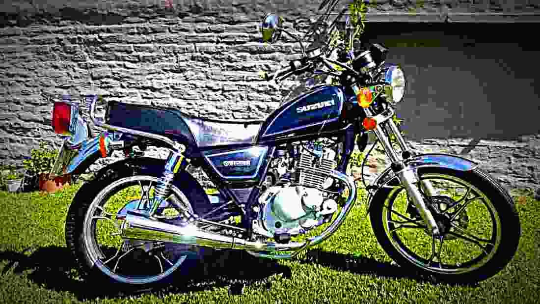 Suzuki GN 125 2017 2 motorbike A4 Photo Print