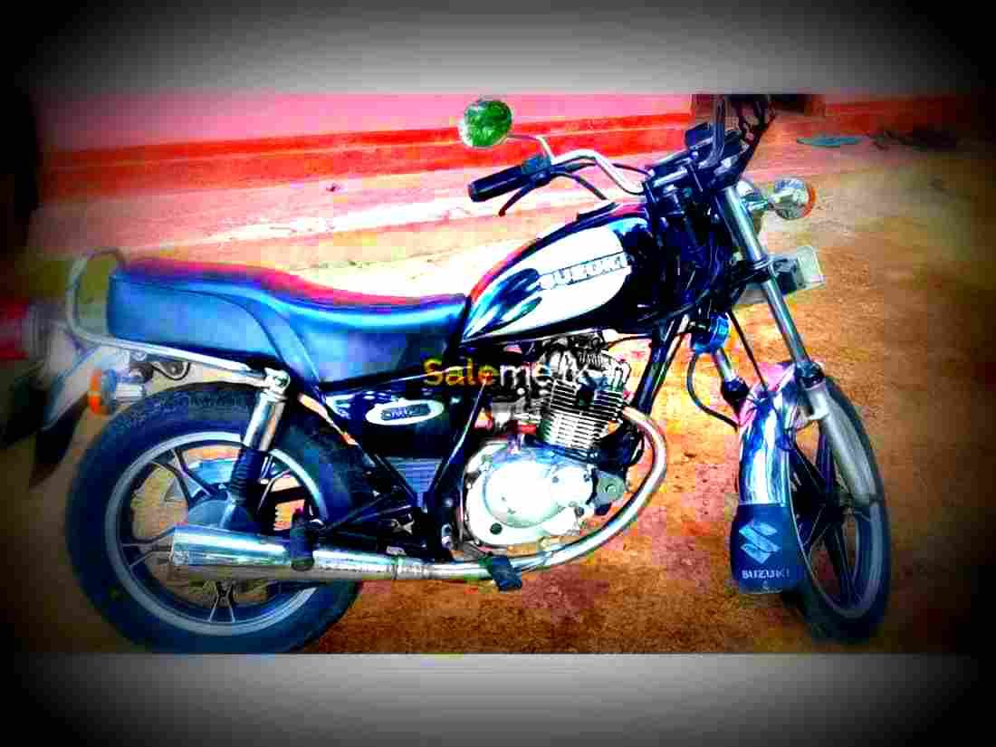 Suzuki GN 125 2017 3 motorbike A4 Photo Print