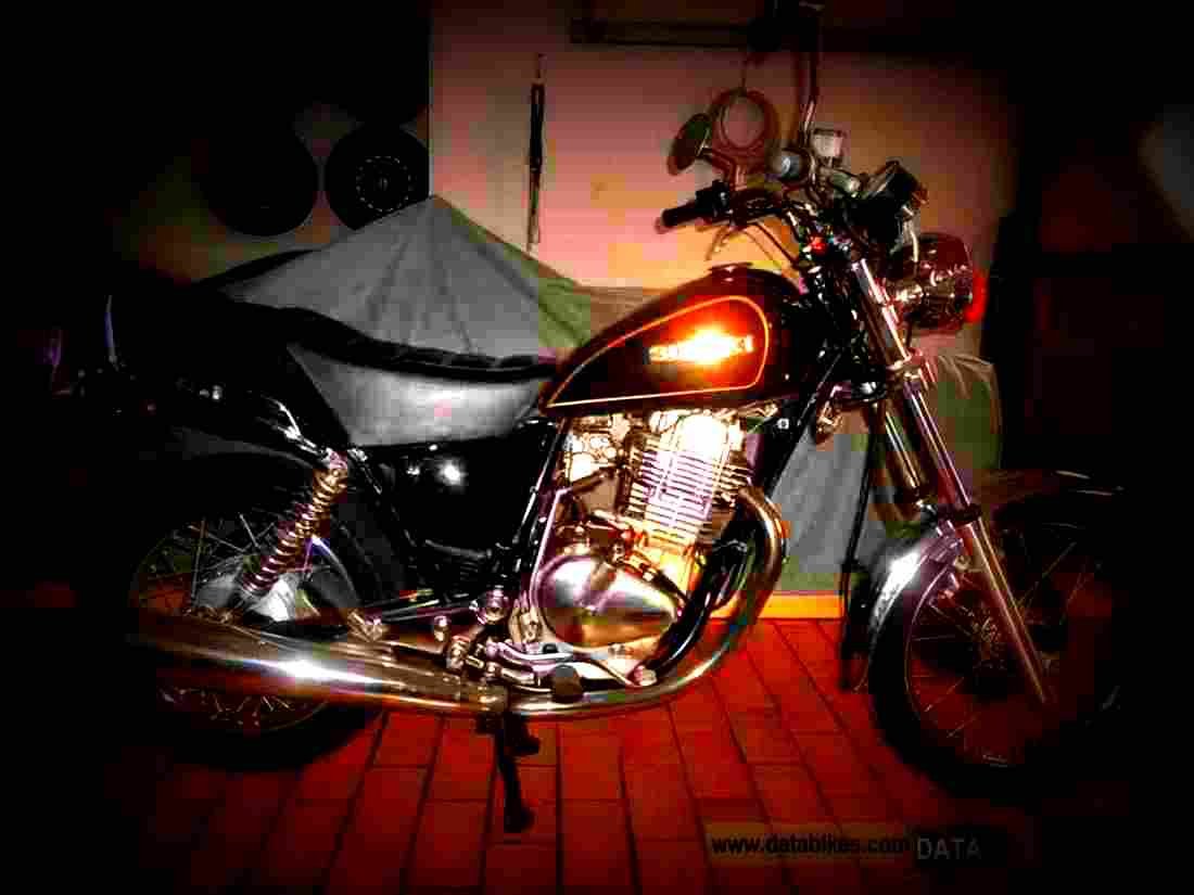 Suzuki GNX 250 E 1984 2 motorbike A4 Photo Print