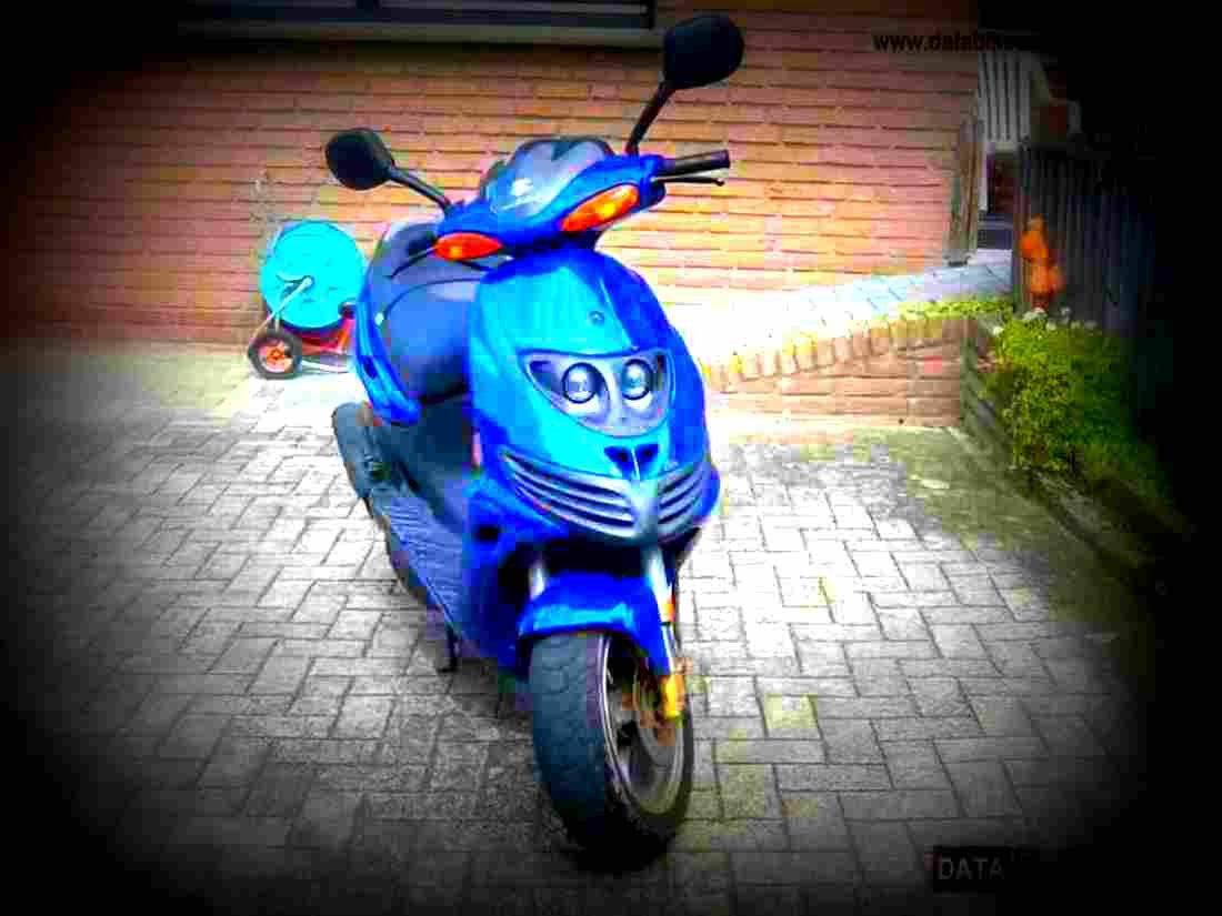 Suzuki GNX 250 E 1986 2 motorbike A4 Photo Print
