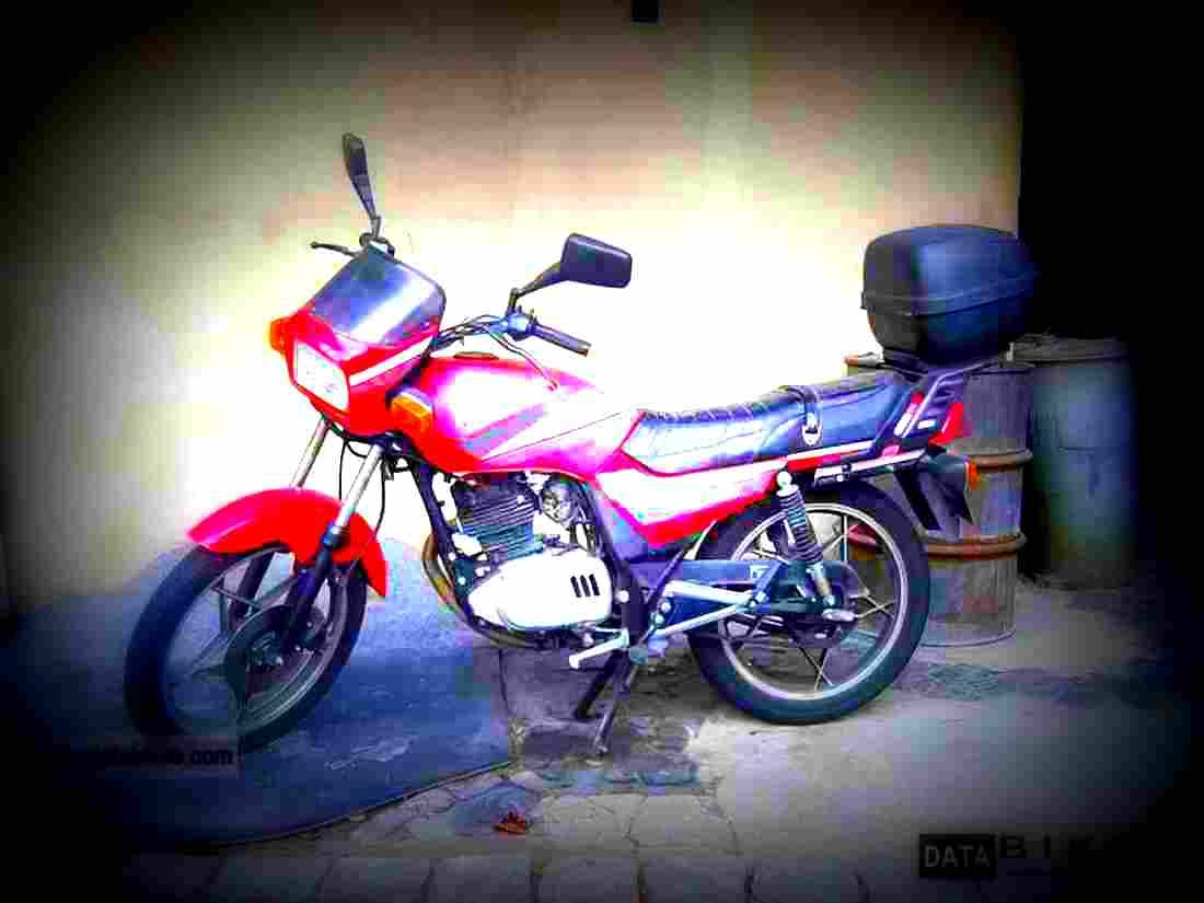 Suzuki GS 125 ES 1997 1 motorbike A4 Photo Print