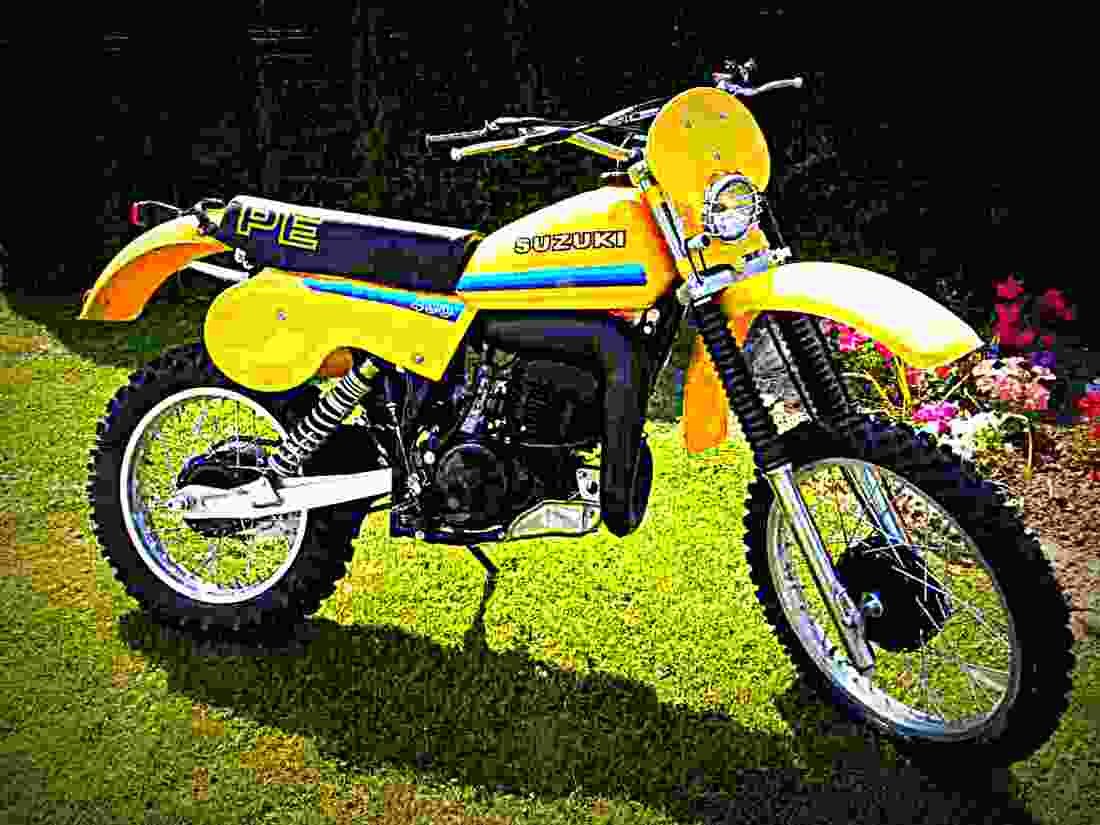 Suzuki GS 400 1976 4 motorbike A4 Photo Print