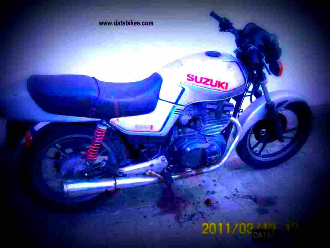 Suzuki GSX 400 E 1983 2 motorbike A4 Photo Print