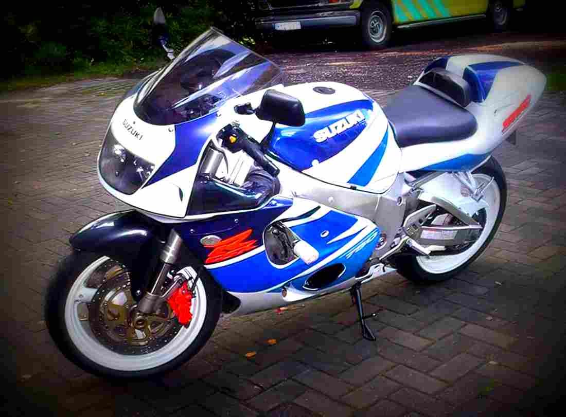 Suzuki GSX 750 1998 5 motorbike A4 Photo Print