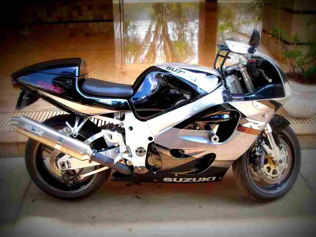 Suzuki GSX 750 2000 2 motorbike A4 Photo Print