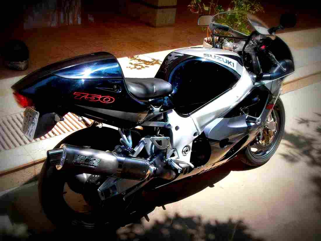 Suzuki GSX 750 2000 3 motorbike A4 Photo Print