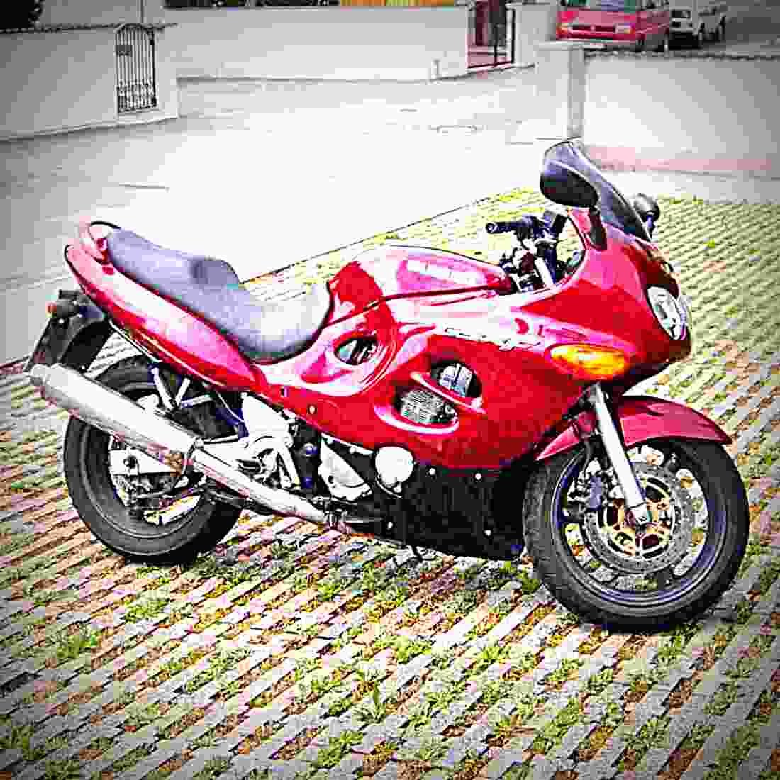 Suzuki GSX 750 F 2000 2 motorbike A4 Photo Print
