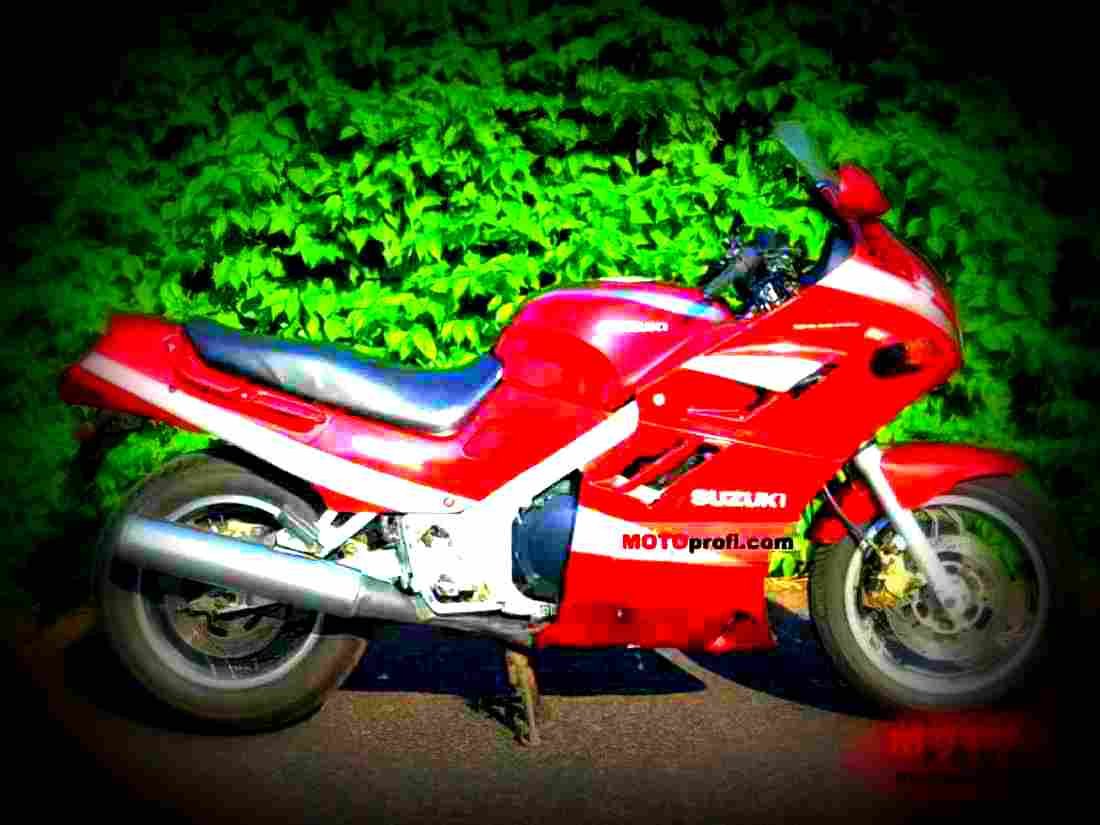 Suzuki GSX 750 F (reduced effect) 1990 2 motorbike A4 Photo Print