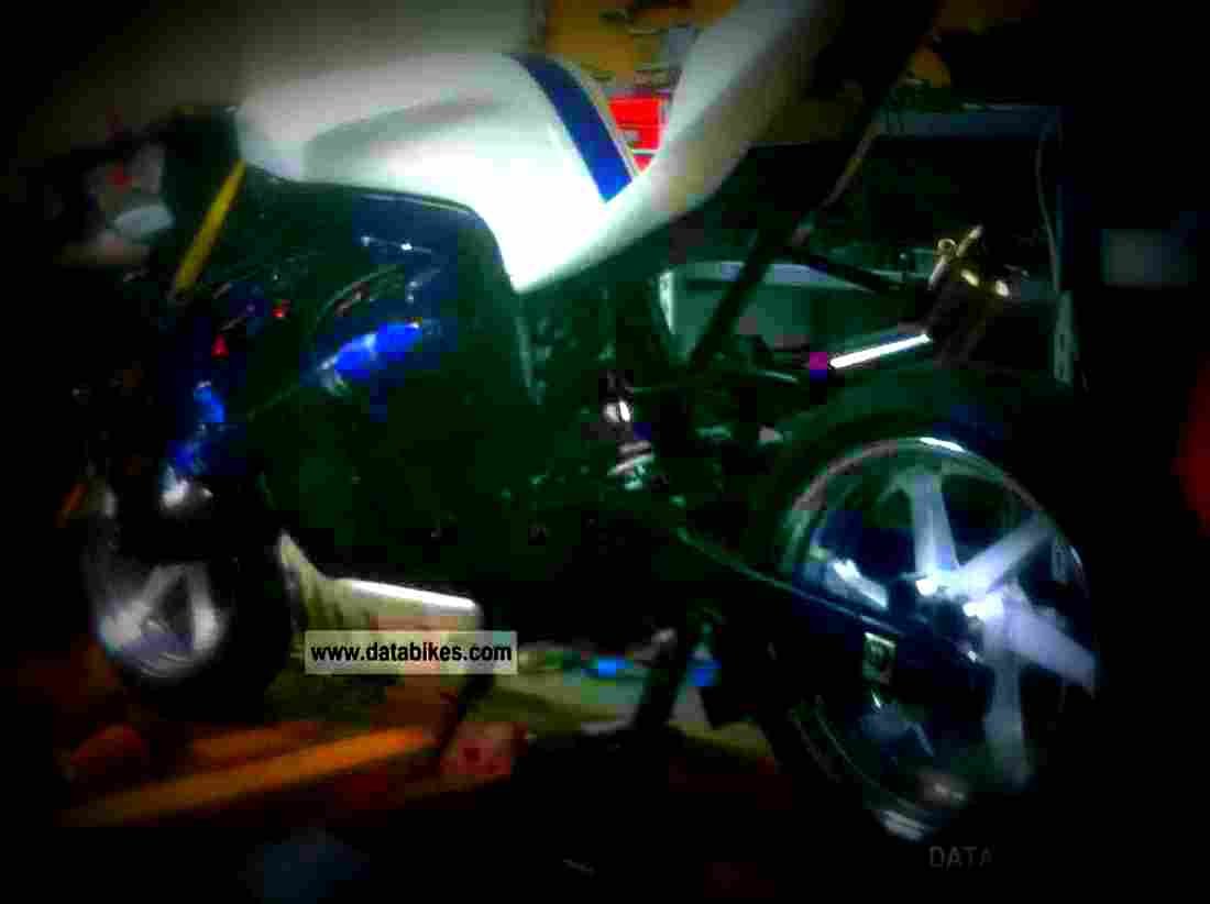 Suzuki GSX R 1100 1988 5 motorbike A4 Photo Print