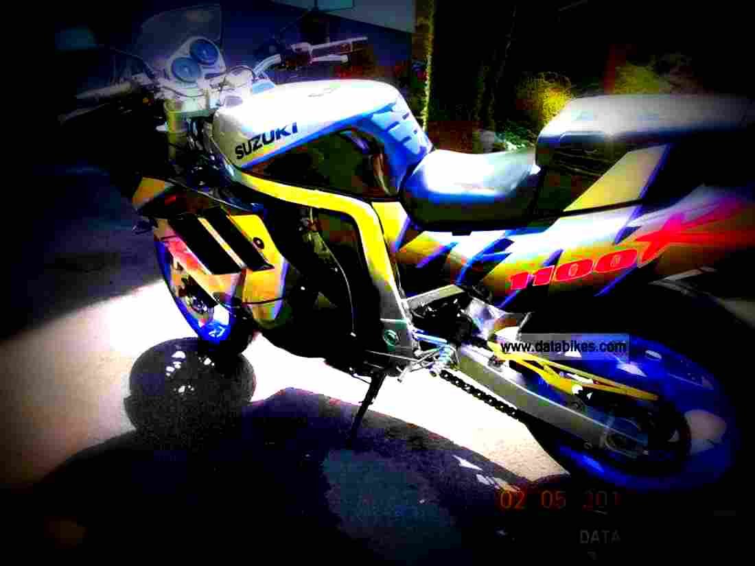 Suzuki GSX R 1100 1992 2 motorbike A4 Photo Print