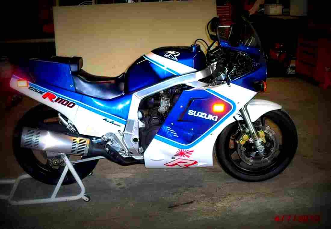 Suzuki GSX R 1100 (reduced effect) 1987 4 motorbike A4 Photo Print