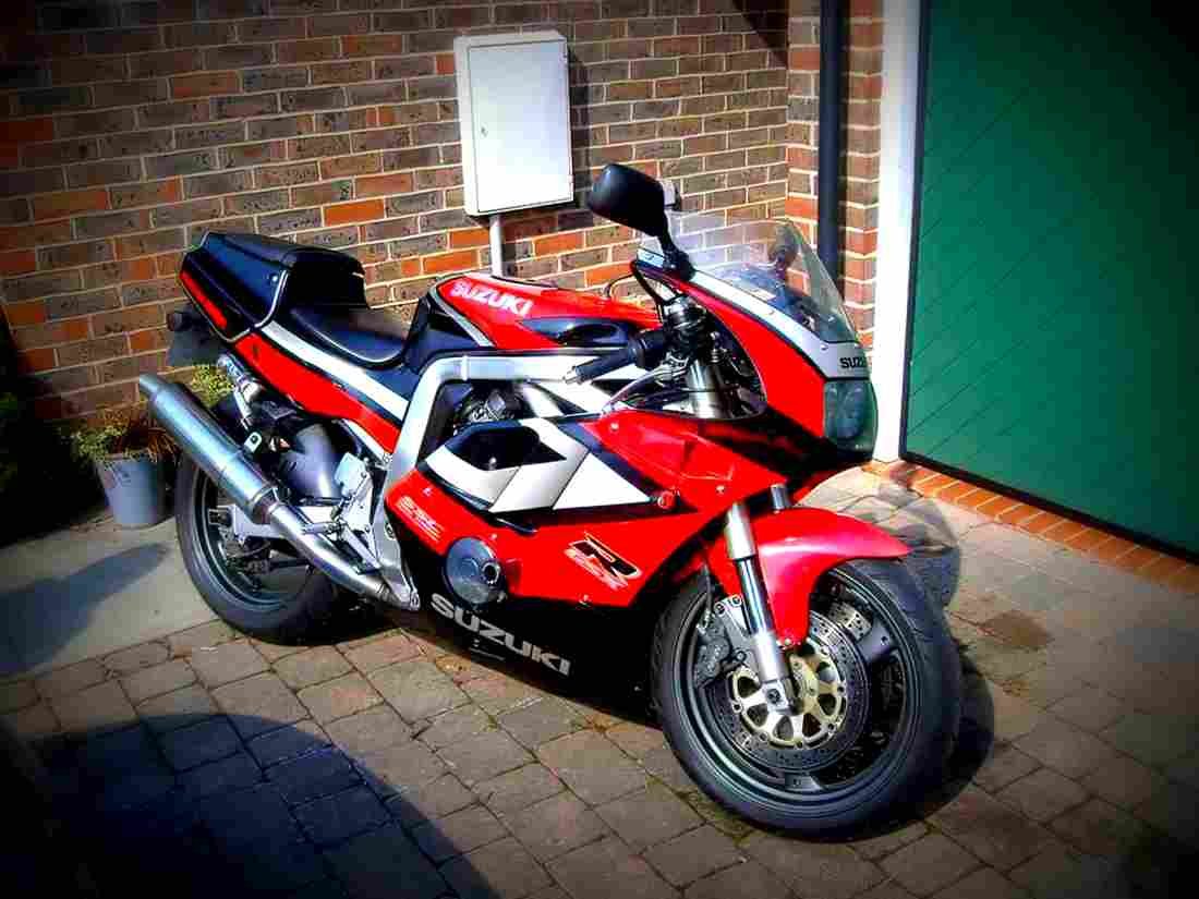 Suzuki GSX R 400 1984 2 motorbike A4 Photo Print