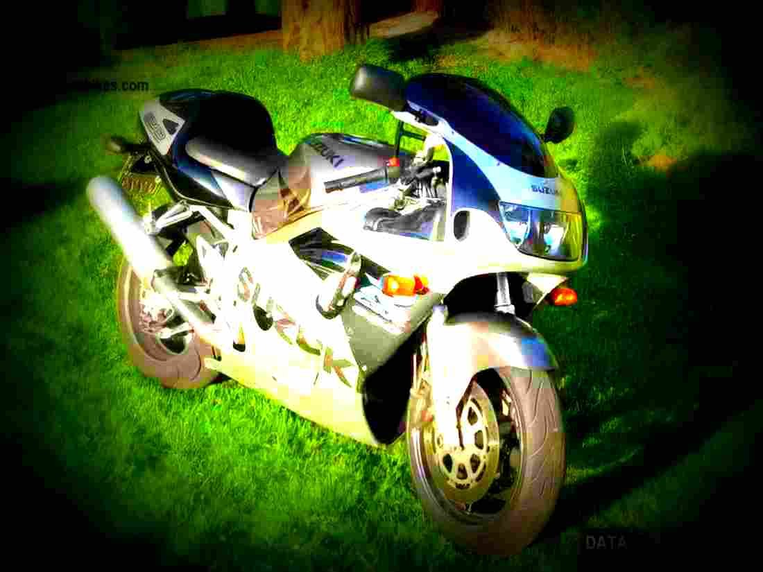 Suzuki GSX R 600 1998 5 motorbike A4 Photo Print