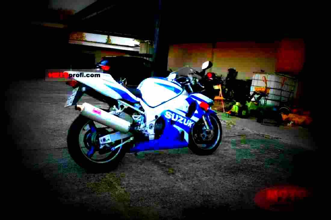 Suzuki GSX R 600 2001 2 motorbike A4 Photo Print