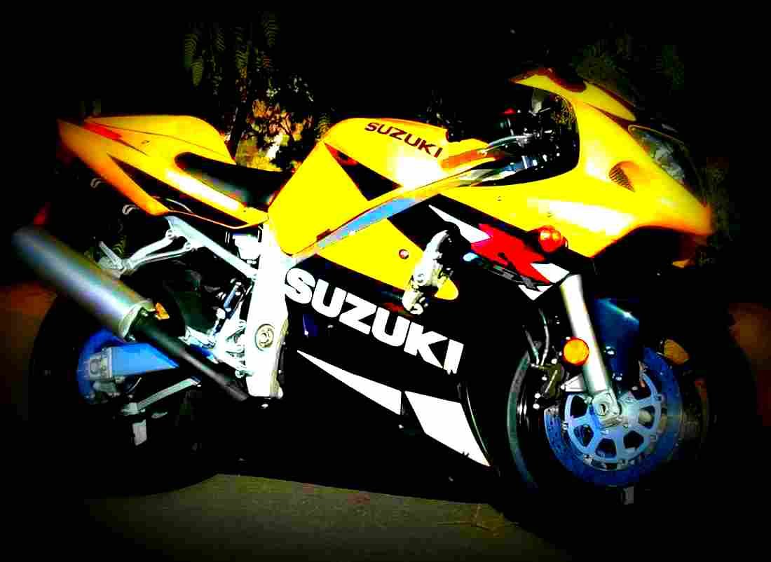 Suzuki GSX R 600 2003 3 motorbike A4 Photo Print
