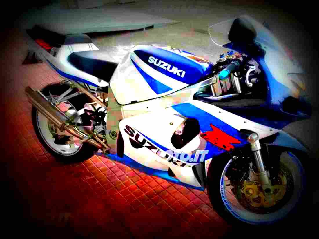Suzuki GSX R 750 1999 5 motorbike A4 Photo Print