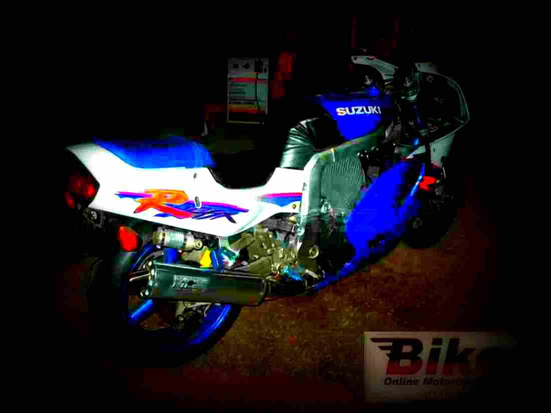 Suzuki GSX R 750 W 1994 4 motorbike A4 Photo Print