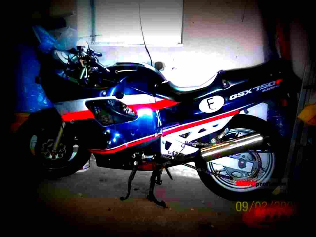 Suzuki GSX R 750 (reduced effect) 1986 2 motorbike A4 Photo Print