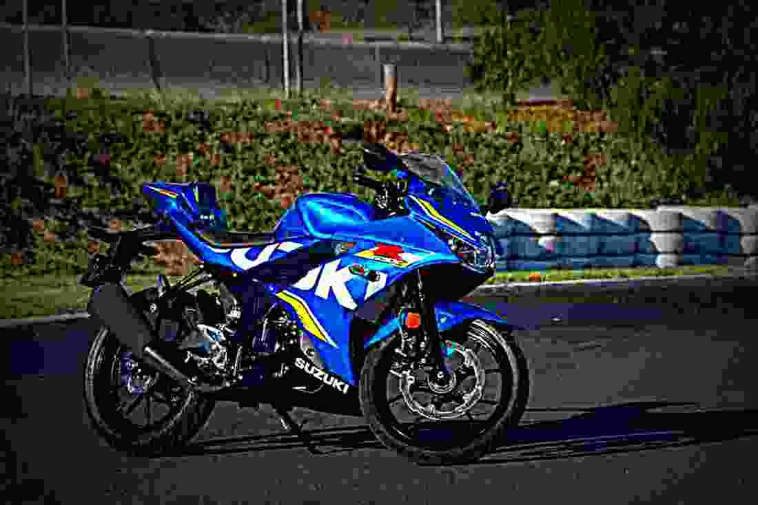 Suzuki GSX R125 2018 1 motorbike A4 Photo Print