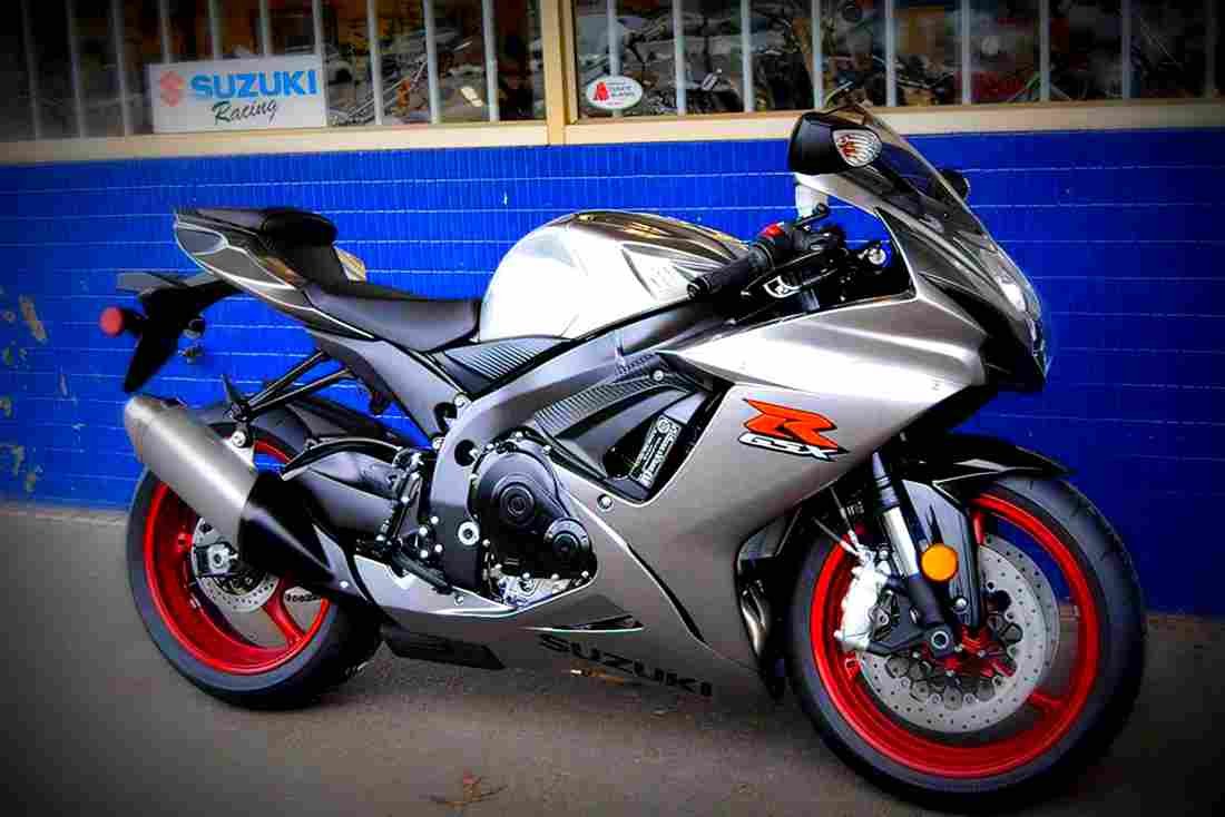 Suzuki GSX R600 2018 2 motorbike A4 Photo Print