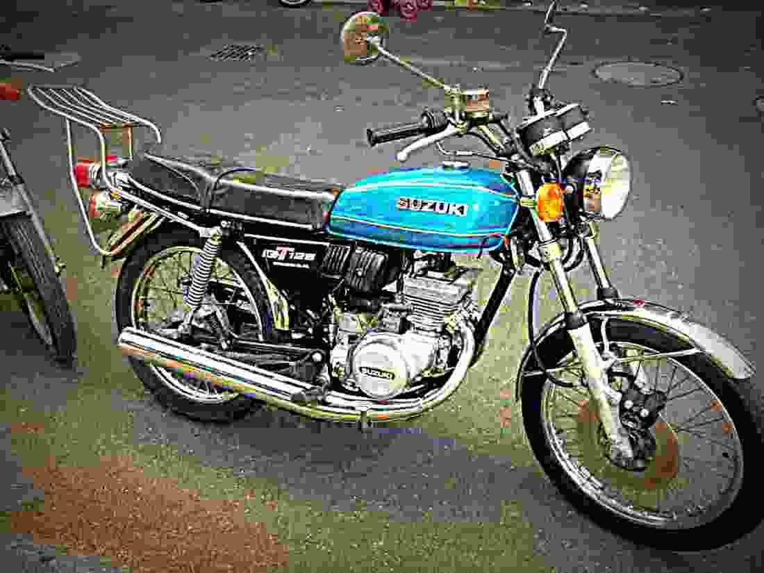 Suzuki GT 125 1975 1 motorbike A4 Photo Print