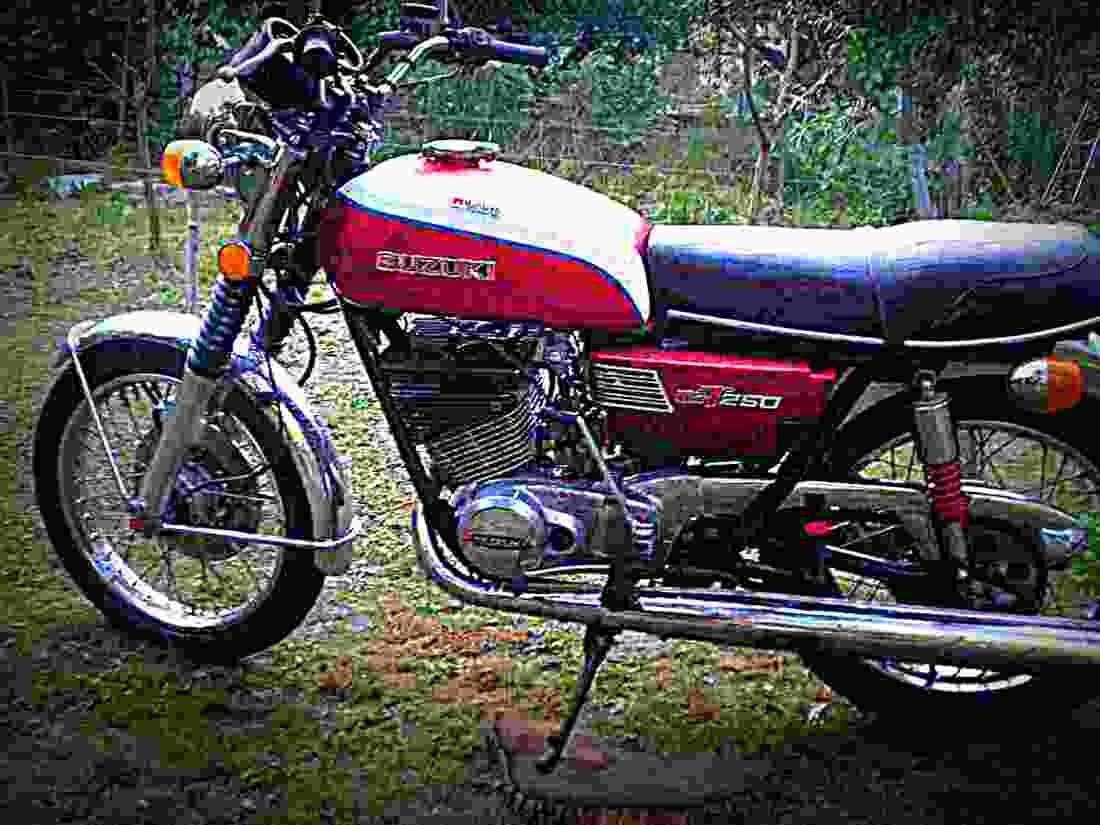 Suzuki GT 250 1973 1 motorbike A4 Photo Print