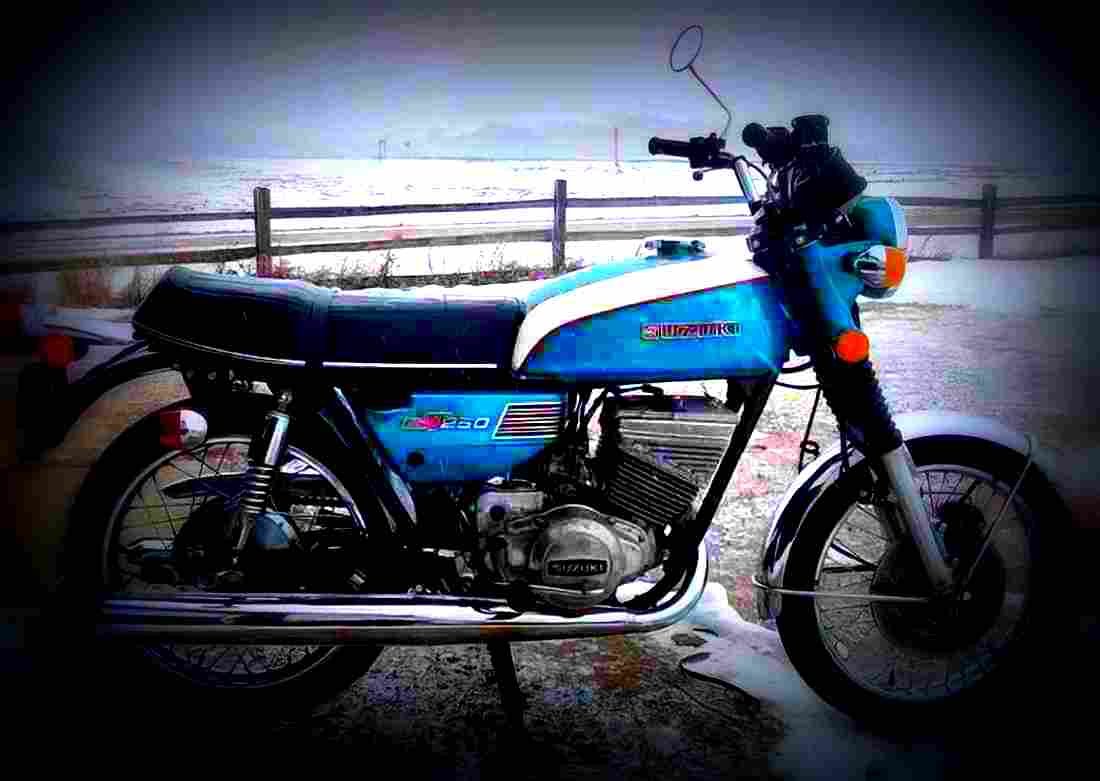 Suzuki GT 250 1973 5 motorbike A4 Photo Print