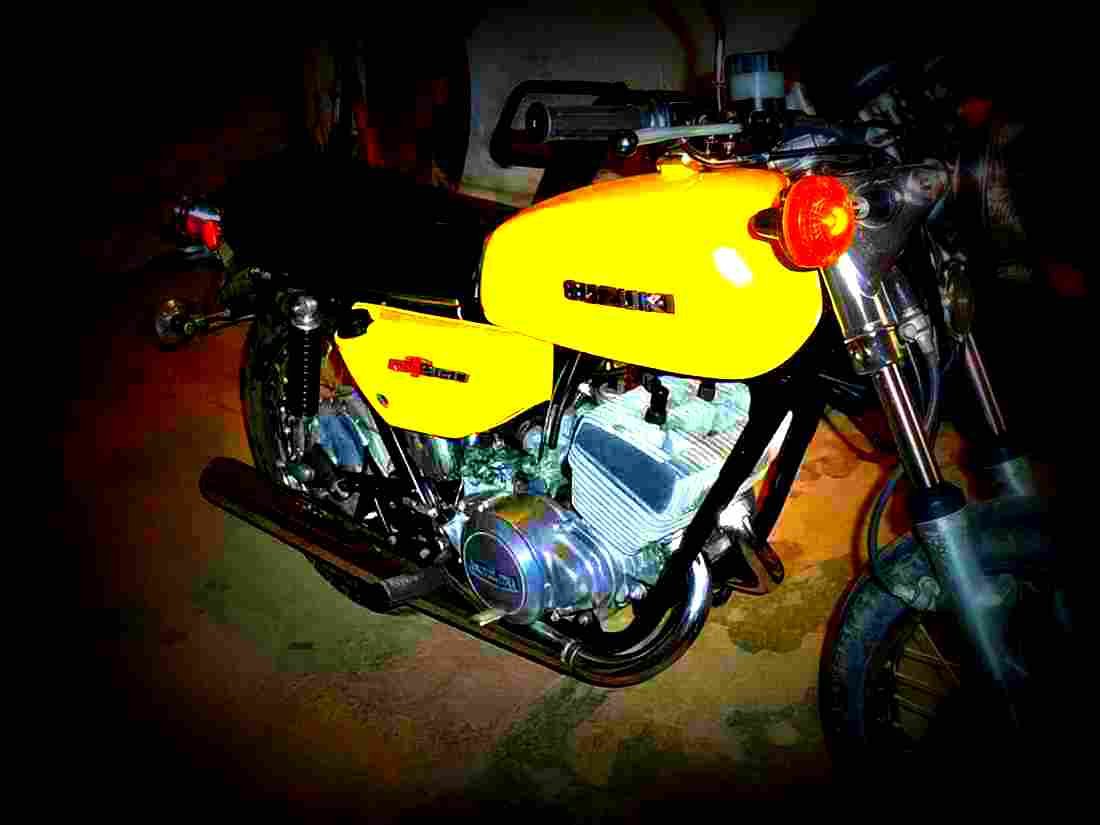 Suzuki GT 250 1976 3 motorbike A4 Photo Print