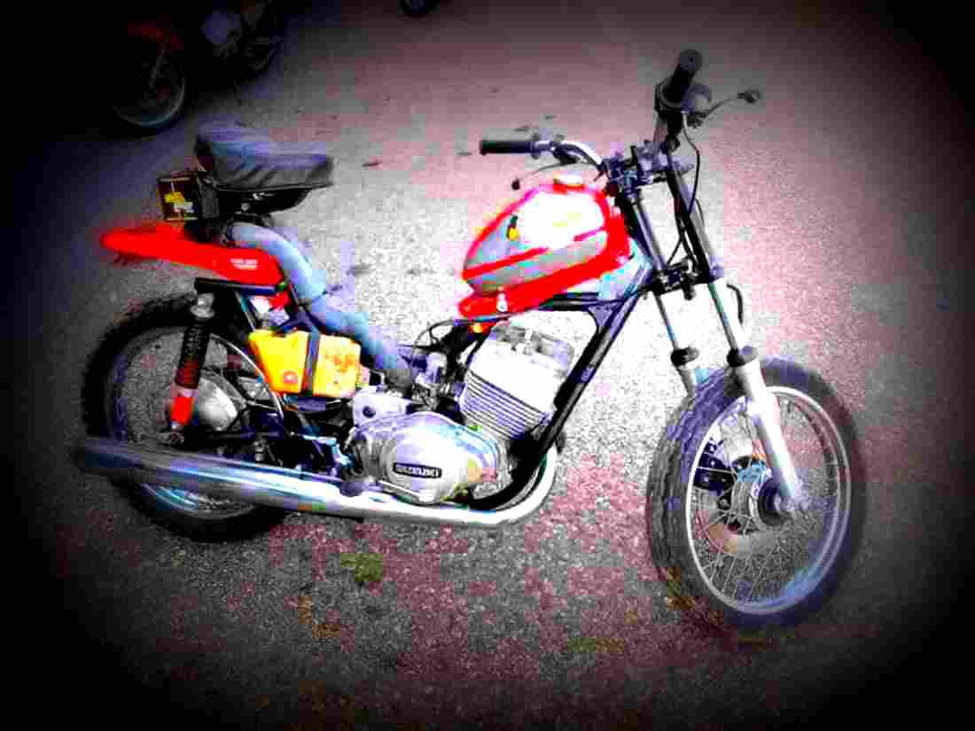 Suzuki GT 250 1976 5 motorbike A4 Photo Print